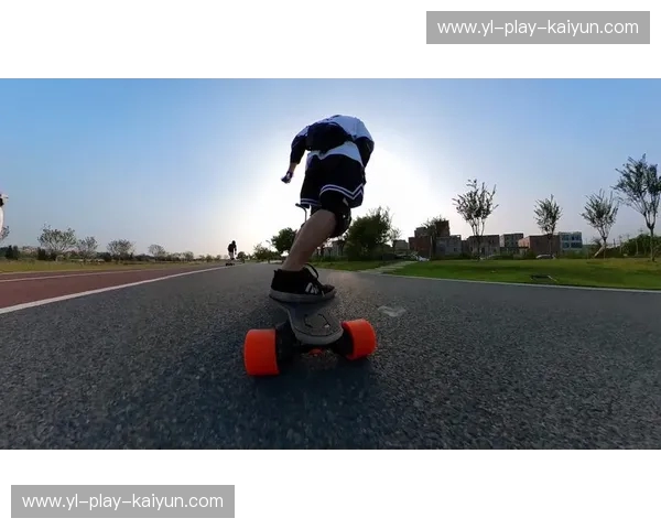 滑板直播：在镜头里飞驰的城市青春