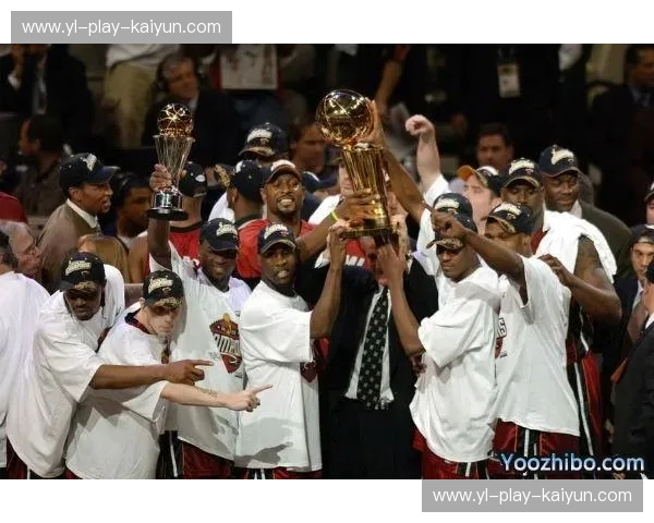 传奇再续：重温“罗伊vs小牛”的经典对决，那年夏天，篮球照亮了我们的青春